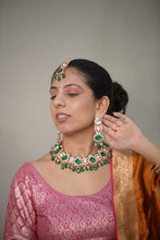 Load image into Gallery viewer, Emerald green Polki necklace