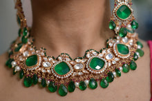 Load image into Gallery viewer, Emerald green Polki necklace