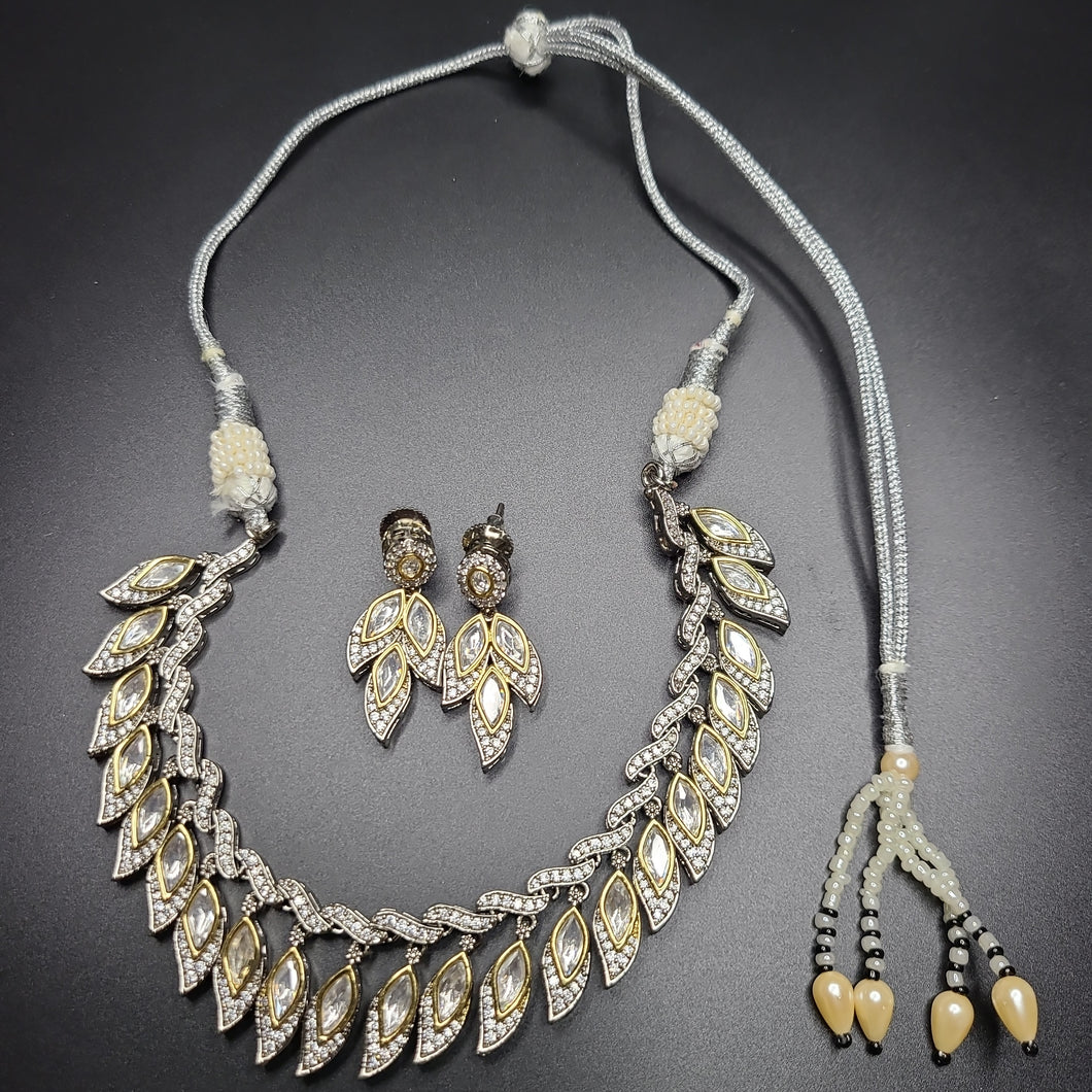 Monali necklace