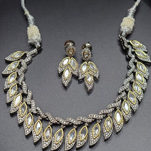 Load image into Gallery viewer, Monali necklace
