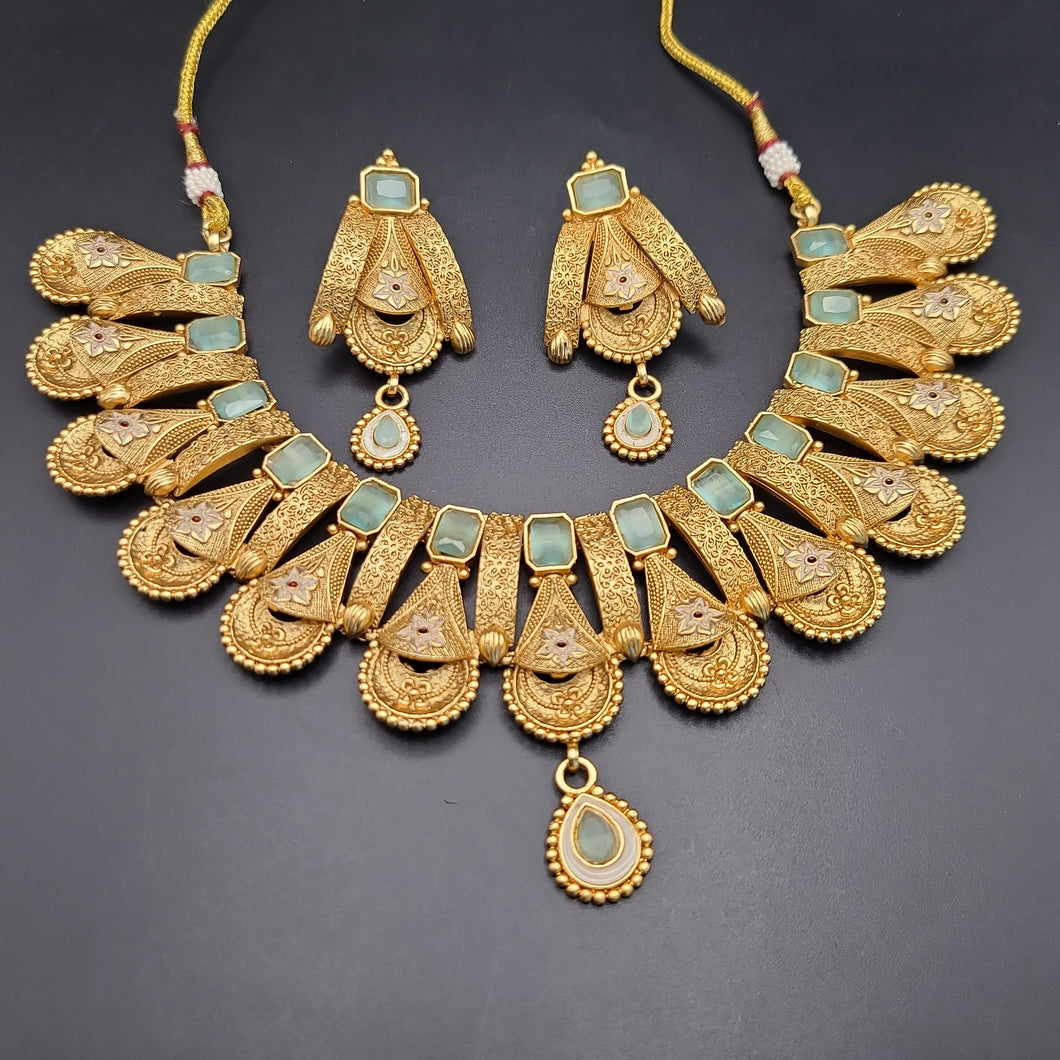 Hasli style necklace