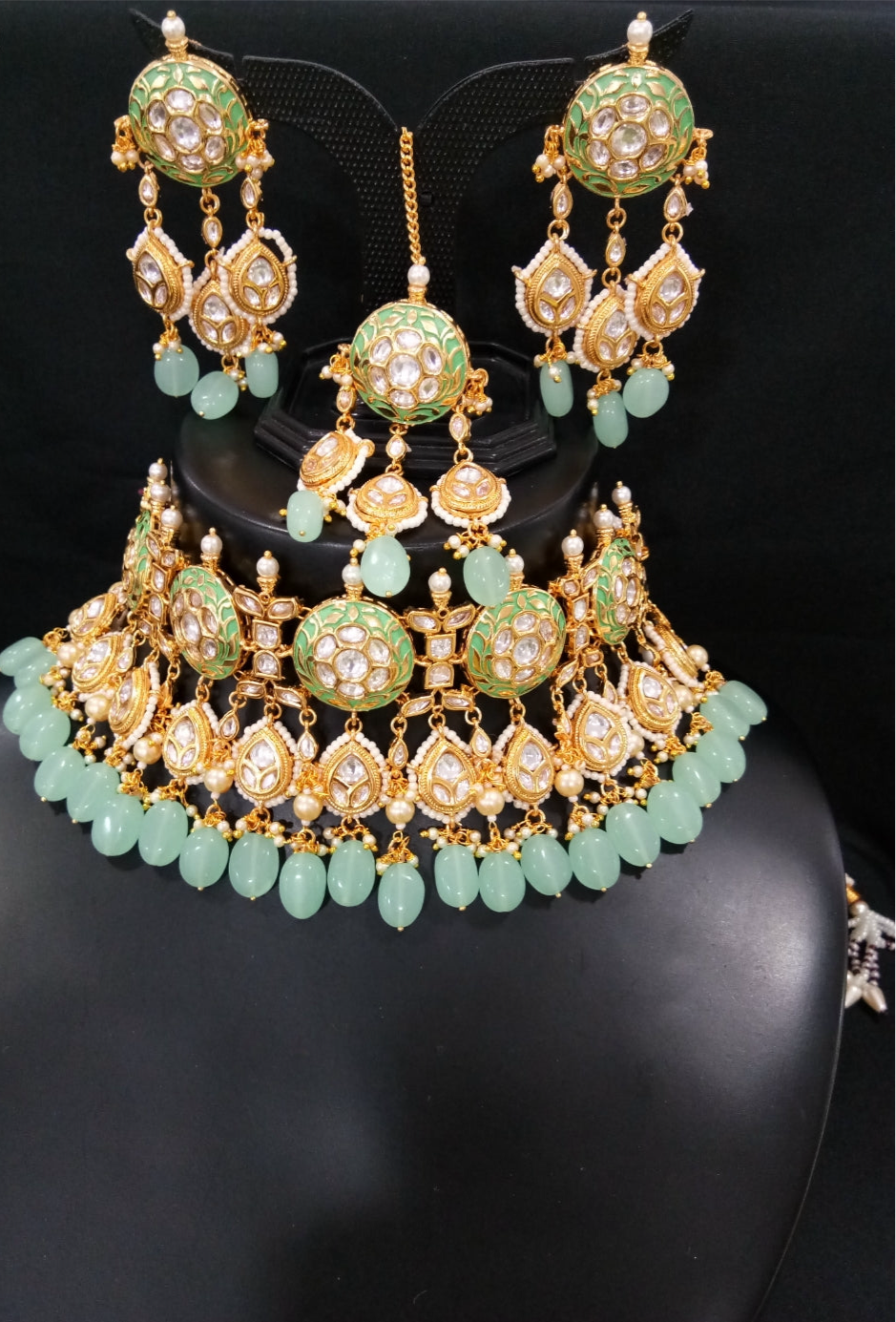 Kundan Choker